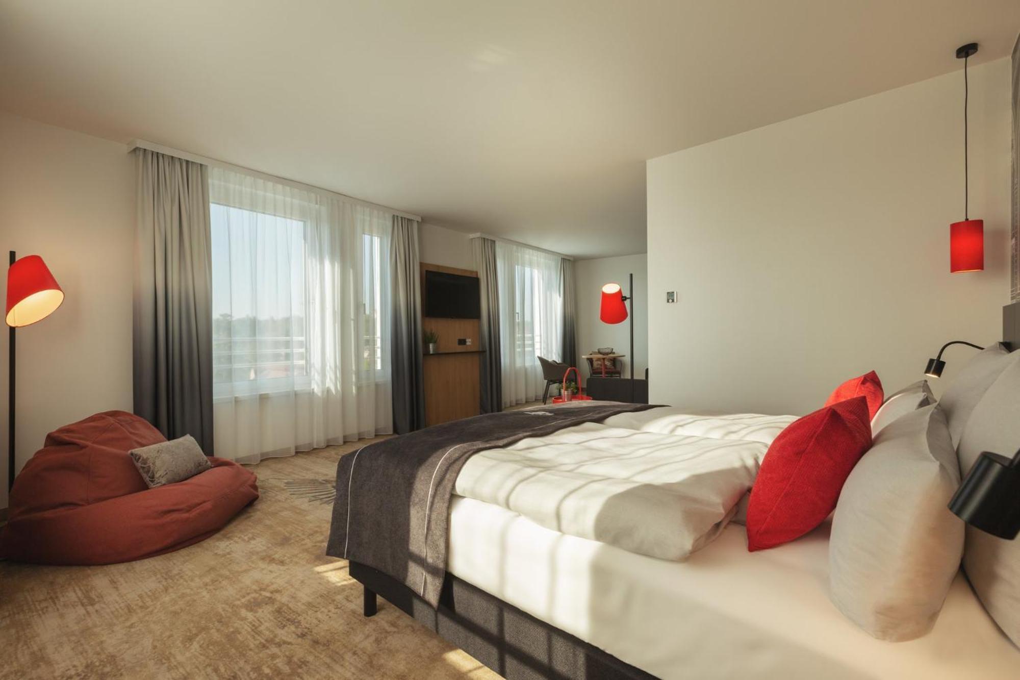 Holiday Inn - The Niu, Sparrow Regensburg By Ihg المظهر الخارجي الصورة